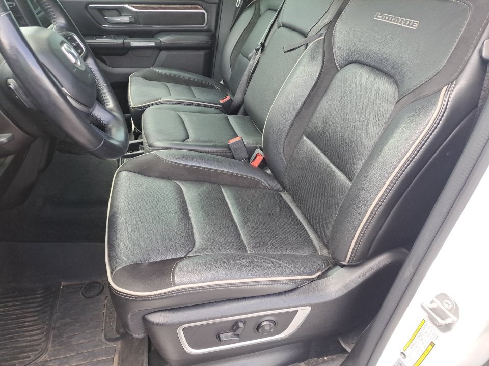 2020 RAM 1500 Laramie Crew Cab 4x4 5'7" Box