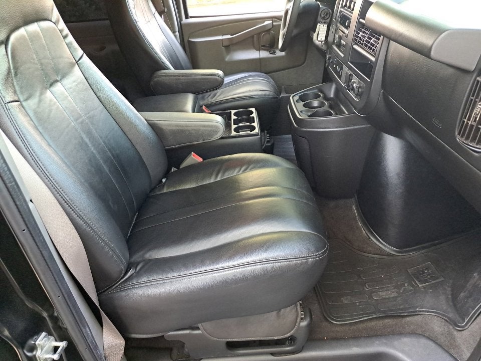 2017 Chevrolet Express Passenger 3500 LT
