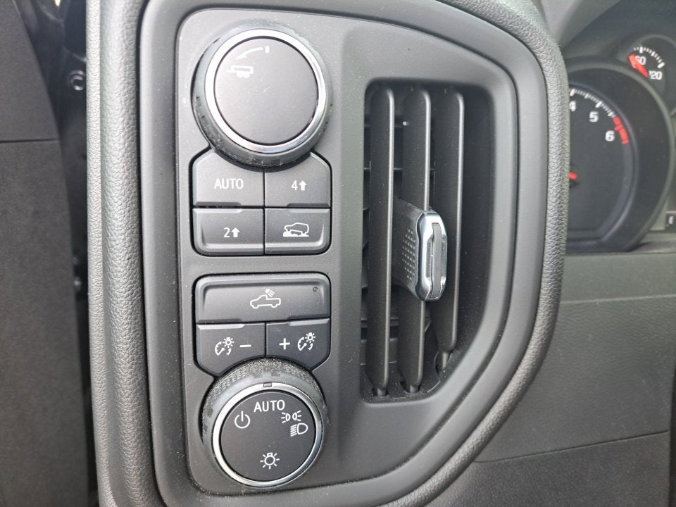 2025 Chevrolet Silverado 1500 Custom