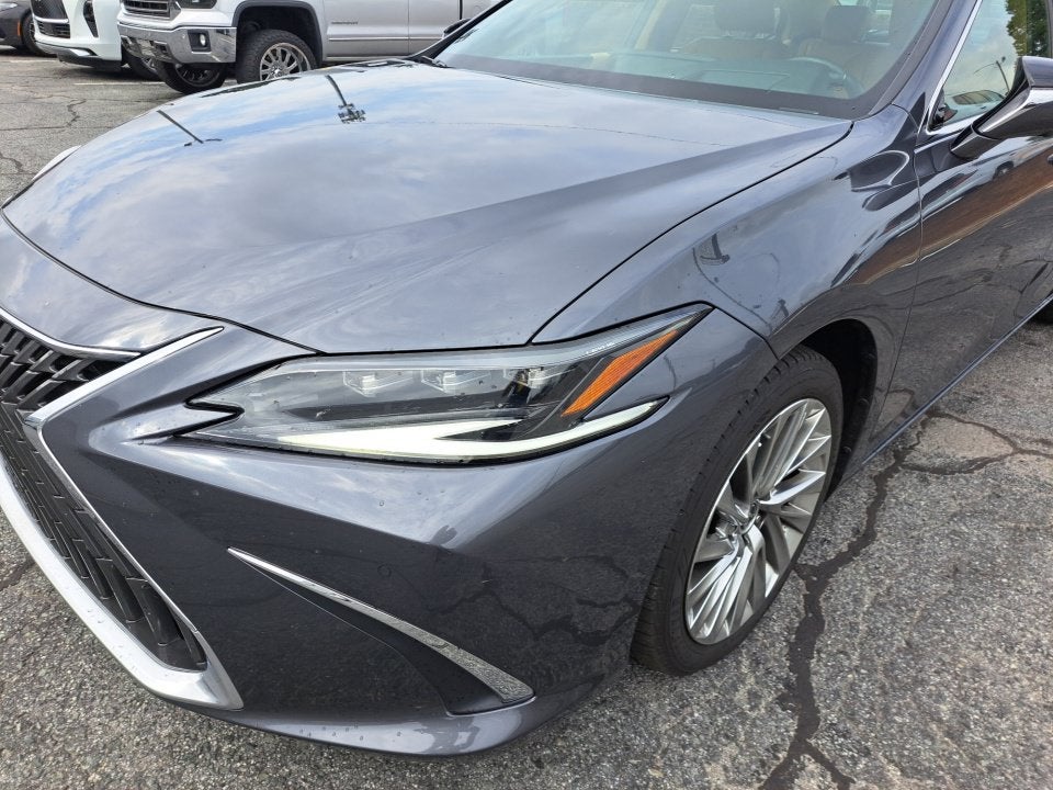 2023 Lexus ES 300h Ultra Luxury