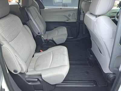 2022 Toyota Sienna LE