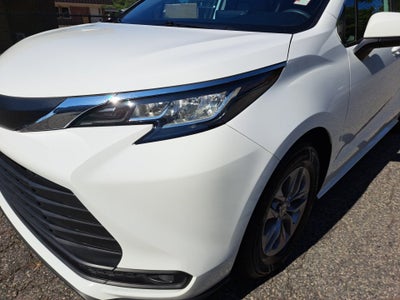 2022 Toyota Sienna LE