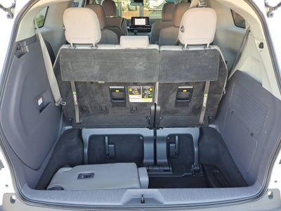 2022 Toyota Sienna LE