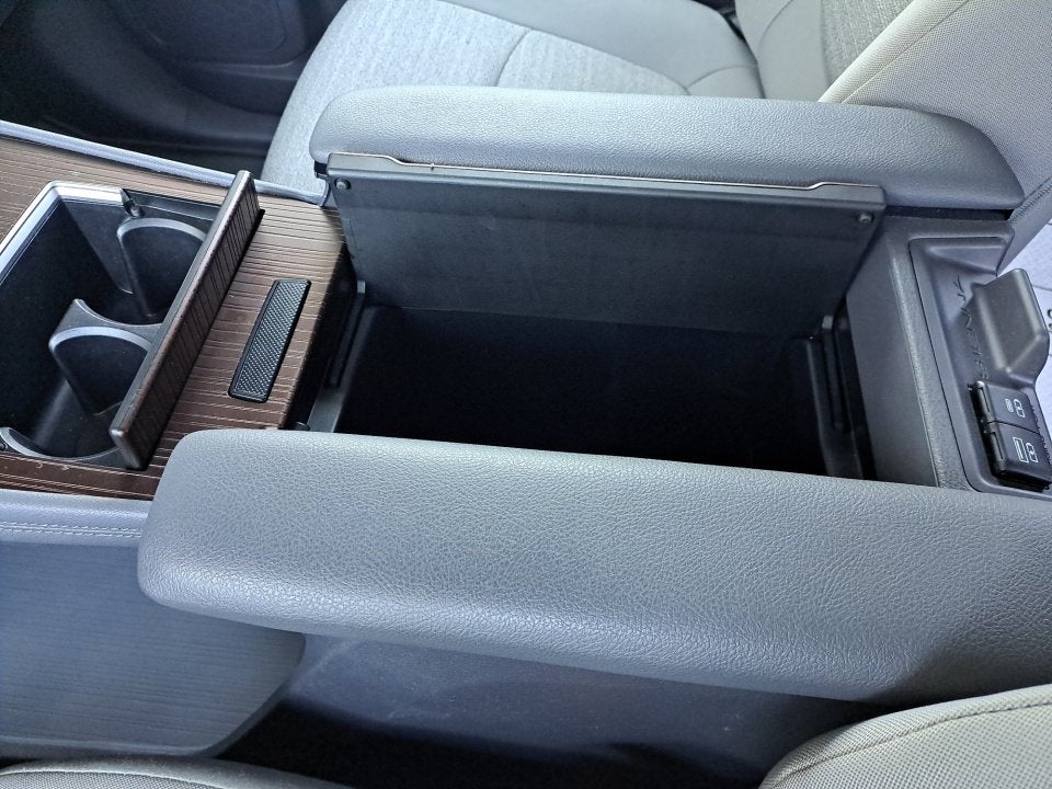 2022 Toyota Sienna LE