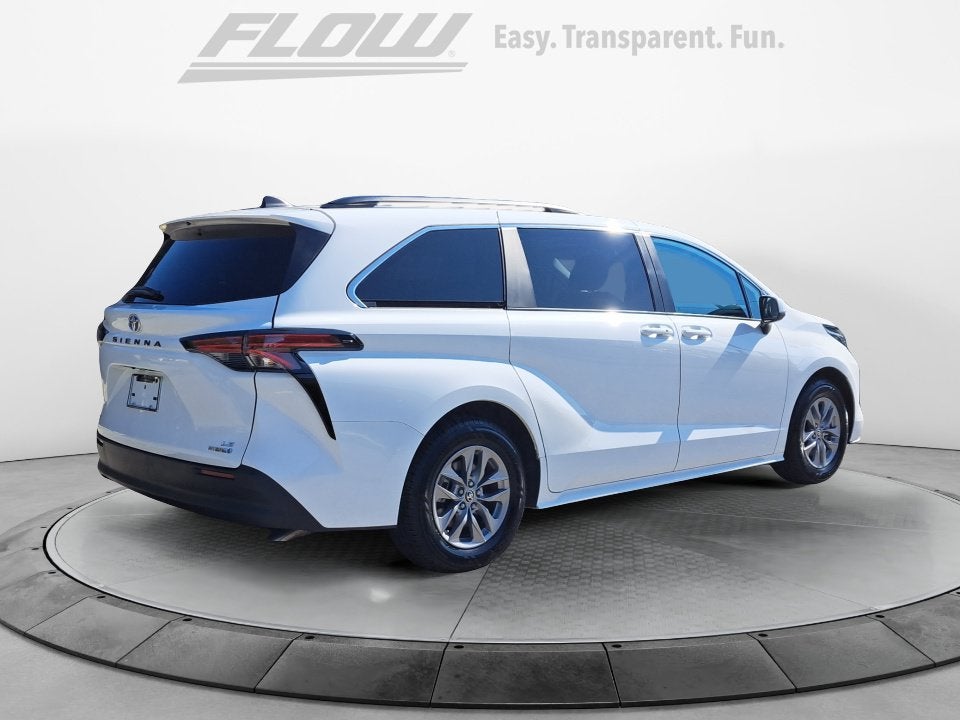 2022 Toyota Sienna LE