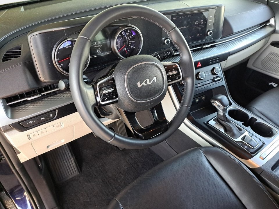 2023 Kia Carnival LX