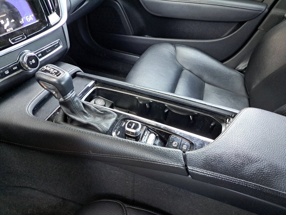 2017 Volvo S90 T6 Momentum